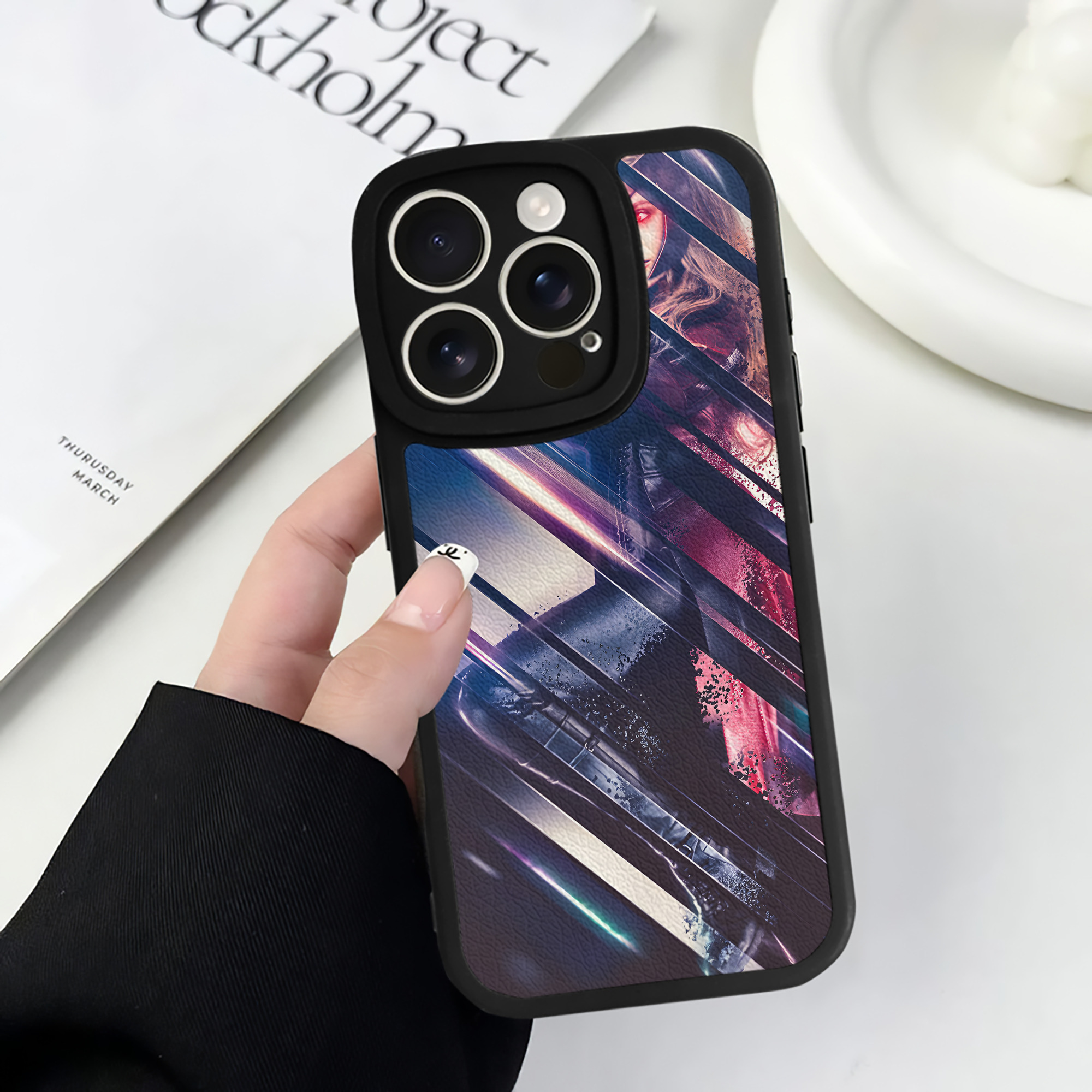 （画像用） アベンジャーズ The Avengers 【iPhone 16シリーズ対応】シリコンスマホケース（レザー調） 材質：シリコン